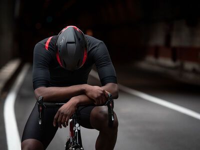 MET Manta MIPS Tadej Pogačar Blačk Edition - Bild 19