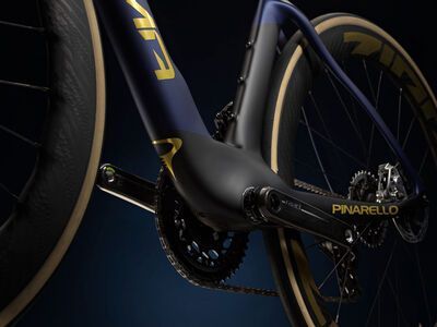 Pinarello Dogma F Red AXS 2x12 / ZIPP WH454 NSW Gold Decal, Team Q36.5 Replica - Bild 5