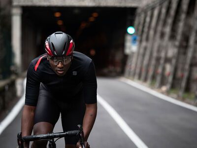 MET Manta MIPS Tadej Pogačar Blačk Edition - Bild 20