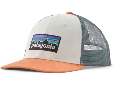 Patagonia P-6 Logo LoPro Trucker Hat, white w/peach sherbet - Bild 1