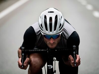 MET Rivale MIPS, white holographic/glossy - Bild 12