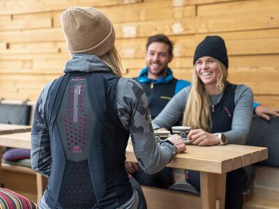 Komperdell Air Vest Light Women, black/pink - Bild 11