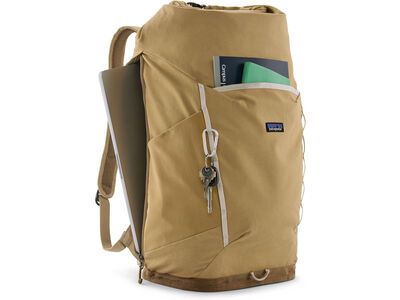 Patagonia Fieldsmith Roll Top Pack 32L, classic tan - Bild 3