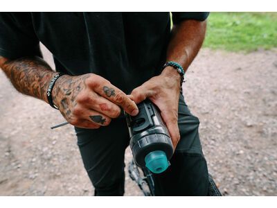 Fidlock Twist Replacement Bottle 450 Antibacterial, transparent black/light green - Bild 3