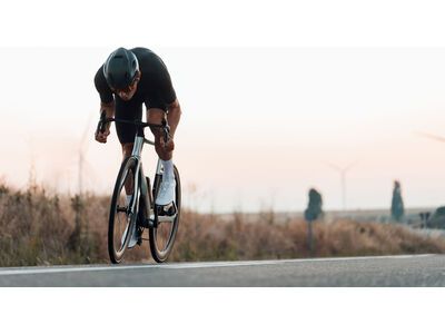 MET Manta MIPS Tadej Pogačar Blačk Edition - Bild 17