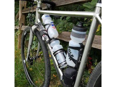 Wolf Tooth B-RAD Half Bottle Adapter + DogBone Base, black - Bild 4