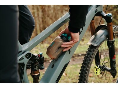 Fidlock Twist Bottle 550 Compact Antibacterial + Bike Base, transparent black/light green - Bild 4