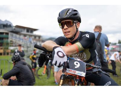 MET Manta MIPS Tadej Pogačar Blačk Edition - Bild 13