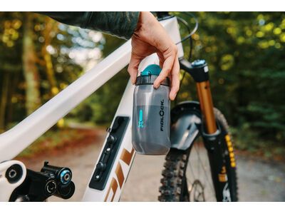 Fidlock Twist Bottle 450 Antibacterial + Bike Base, transparent black/light green - Bild 25