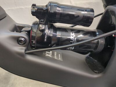 ***2. Wahl*** Santa Cruz Bronson CC / X01 / MX matte dark matter - Bild 8