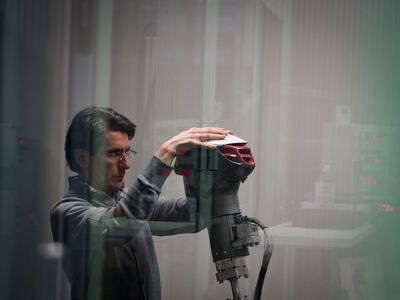 MET Manta MIPS Tadej Pogačar Blačk Edition - Bild 26