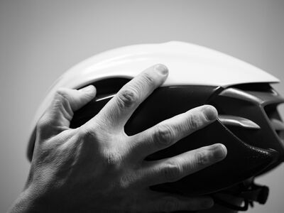 MET Manta MIPS Tadej Pogačar Blačk Edition - Bild 25