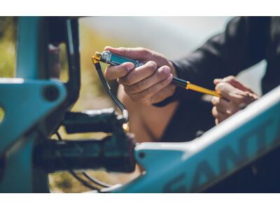 Lezyne Digital Shock Drive, black/gold - Bild 4