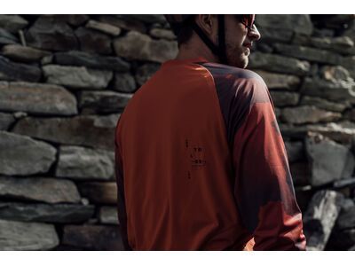 ION Tee Traze AMP LS AFT, crimson earth - Bild 10